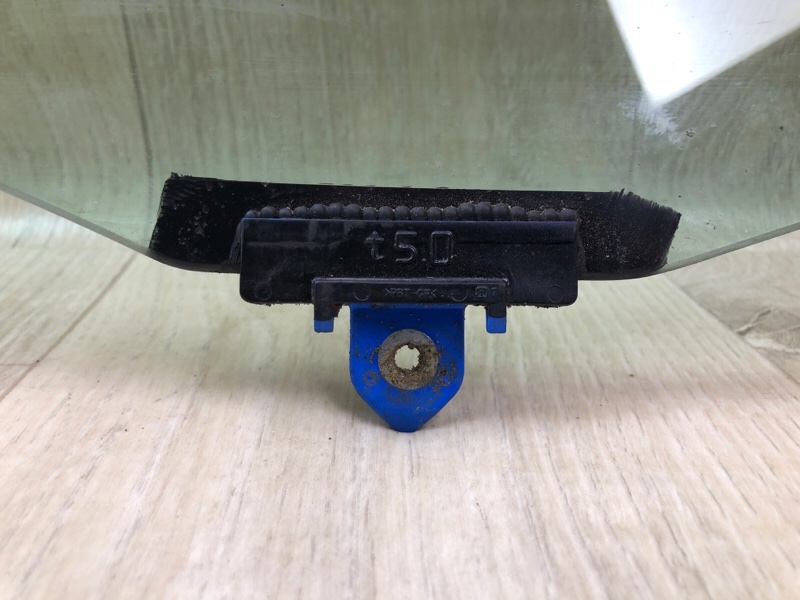 Стекло двери переднее правое SIENNA 11-16 2014 3.5 2GR-FE