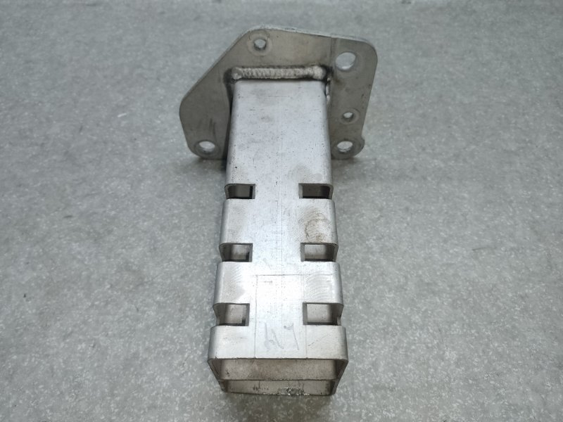 Кронштейн переднего бампера левый CHRYSLER 200 14-16 2016 2.4 ED6 68096 085AC Б/У