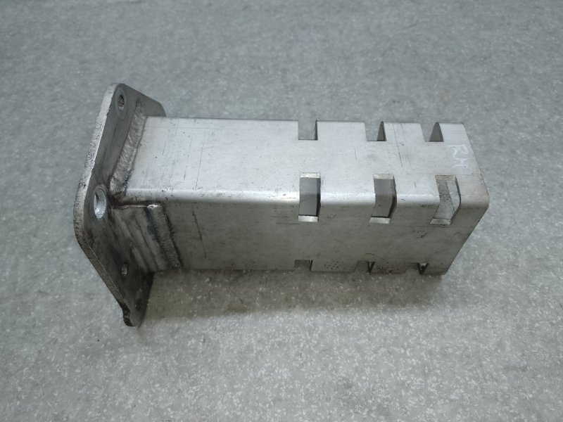 Кронштейн переднего бампера правый 200 14-16 2016 2.4 ED6 Кронштейн переднего бампера правый 200 14-16 2016 2.4 ED6