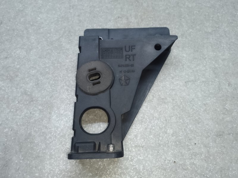 Крепление радиатора правое CHRYSLER 200 14-16 2016 2.4 ED6 68247 609AA Б/У