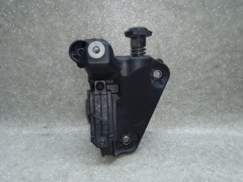 Запчасть крепление радиатора левое CHRYSLER 200 14-16 2016 2.4 ED6 68247 259AA Б/У Крепление радиатора левое CHRYSLER 200 14-16 2016 2.4 ED6 68247 259AA Б/У