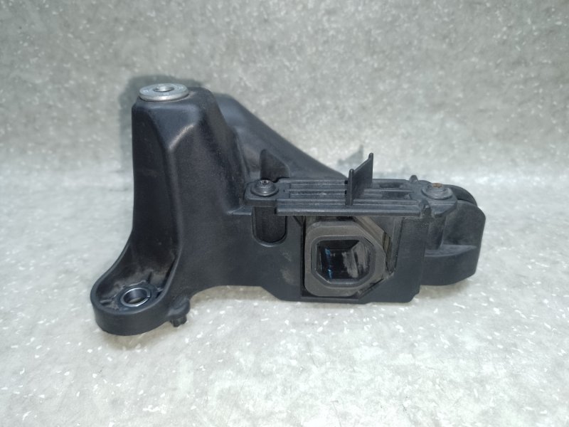 Крепление радиатора левое 200 14-16 2016 2.4 ED6 Крепление радиатора левое 200 14-16 2016 2.4 ED6