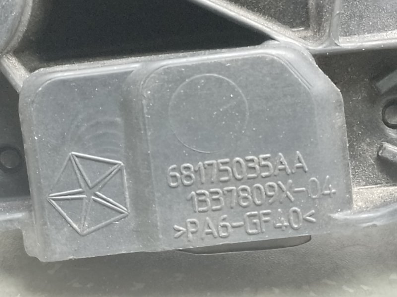 Крепление радиатора левое 200 14-16 2016 2.4 ED6 Крепление радиатора левое 200 14-16 2016 2.4 ED6