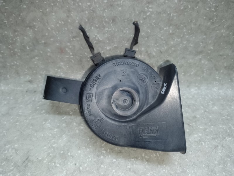 Запчасть сигнал правый CHRYSLER 200 14-16 2016 2.4 ED6 68207 363AA Б/У Сигнал правый CHRYSLER 200 14-16 2016 2.4 ED6 68207 363AA Б/У