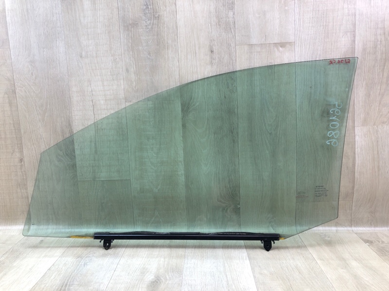 Стекло двери переднее правое VENZA 09-16 2013 3.5 2GR-FE