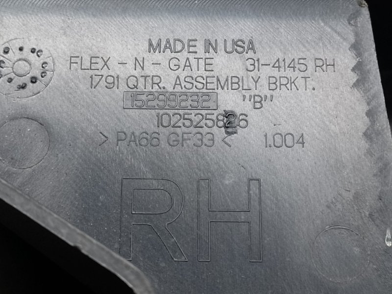 Клык бампера задний правый H3 05-10 2006 L52 3.5 L Клык бампера задний правый H3 05-10 2006 L52 3.5 L