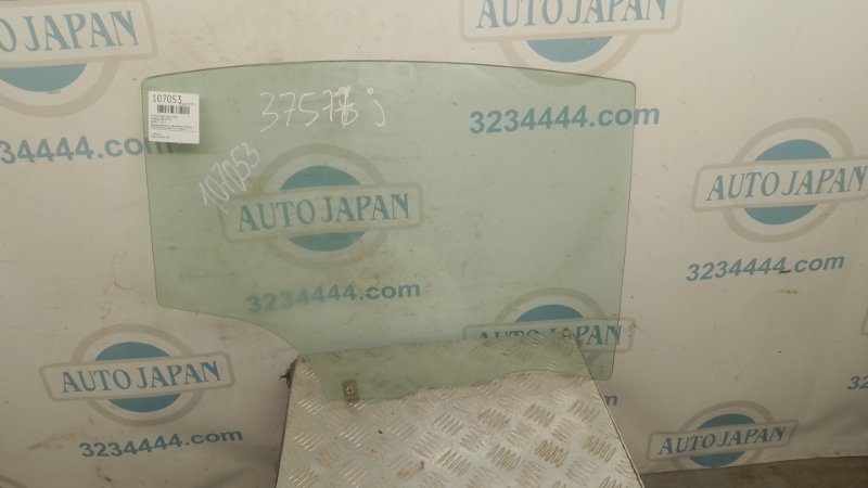 Запчасть стекло двери заднее правое MAZDA 3 BK 03-08 BAN6-72-511 Б/У Стекло двери заднее правое MAZDA 3 BK 03-08 BAN6-72-511 Б/У