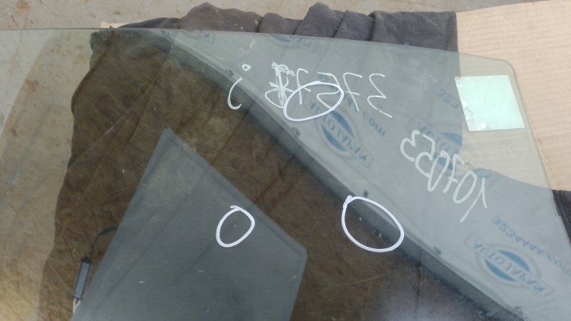 Стекло двери заднее правое 3 BK 03-08 Стекло двери заднее правое 3 BK 03-08