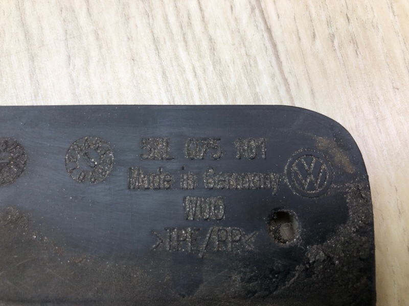 Брызговик задний левый TIGUAN 16-23 2018 DGUA 2.0 Брызговик задний левый TIGUAN 16-23 2018 DGUA 2.0