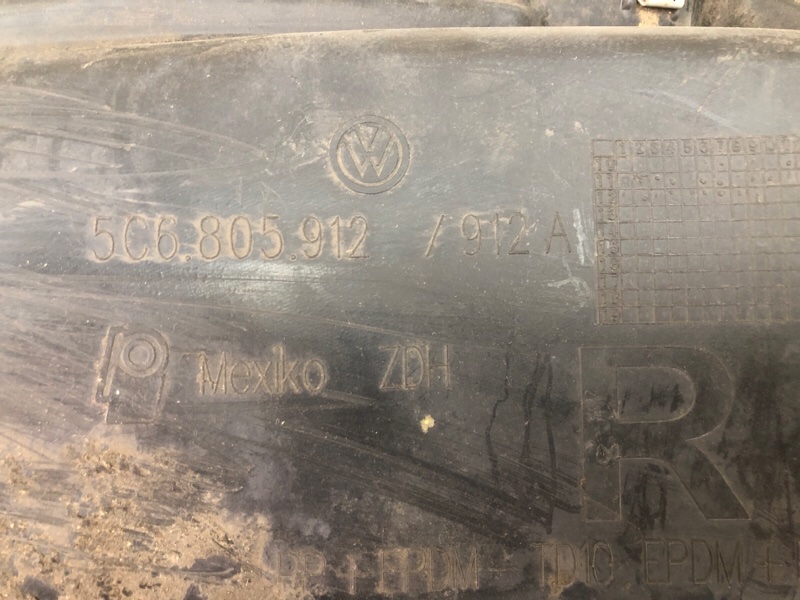 Подкрылок передний правый JETTA USA 10-17 2.5