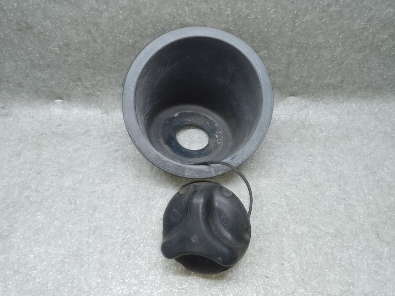 Запчасть крышка топливного бака HUMMER H3 05-10 2006 L52 3.5 L 15794626 Б/У Крышка топливного бака HUMMER H3 05-10 2006 L52 3.5 L 15794626 Б/У