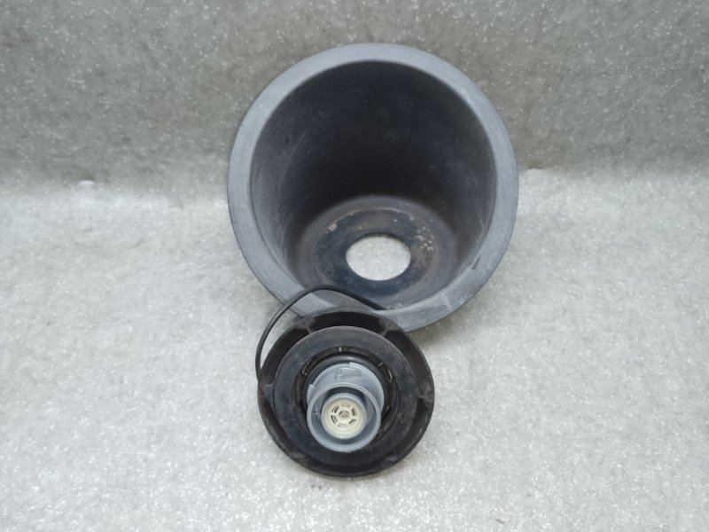 Крышка топливного бака H3 05-10 2006 L52 3.5 L Крышка топливного бака H3 05-10 2006 L52 3.5 L