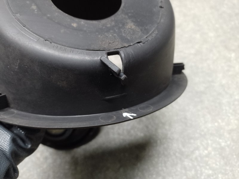 Крышка топливного бака H3 05-10 2006 L52 3.5 L Крышка топливного бака H3 05-10 2006 L52 3.5 L