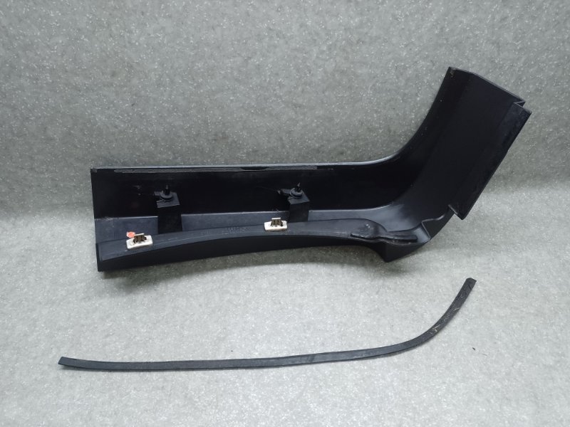 Накладка проема багажника правая H3 05-10 2006 L52 3.5 L Накладка проема багажника правая H3 05-10 2006 L52 3.5 L