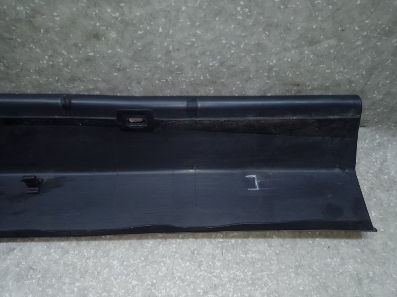 Накладка стойки лобового стекла правая H3 05-10 2006 L52 3.5 L Накладка стойки лобового стекла правая H3 05-10 2006 L52 3.5 L