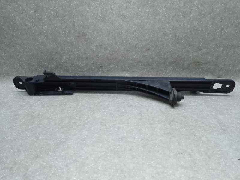 Крепление радиатора левое HUMMER H3 05-10 L52 3.5 L Крепление радиатора левое HUMMER H3 05-10 L52 3.5 L