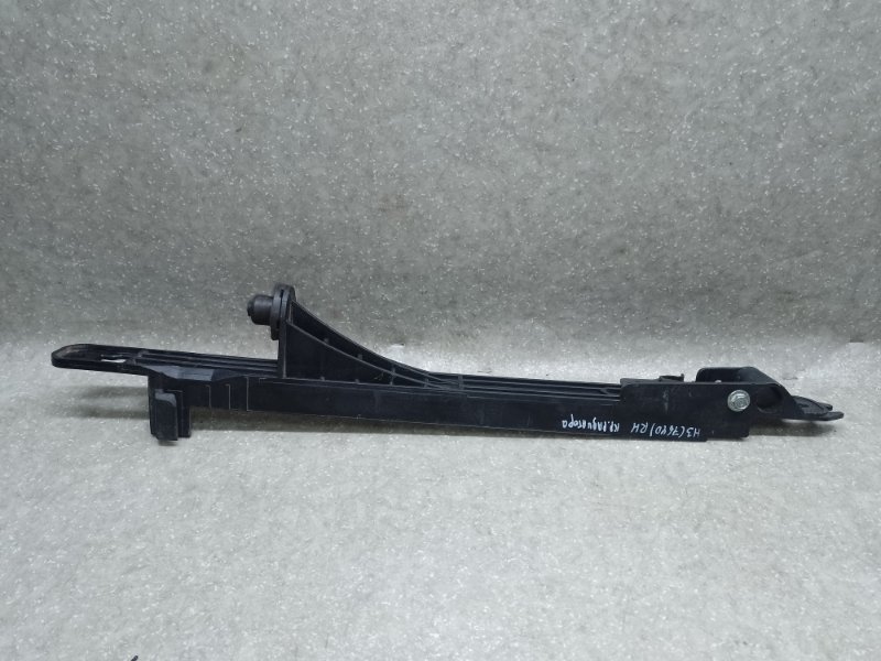 Крепление радиатора правое H3 05-10 2006 L52 3.5 L Крепление радиатора правое H3 05-10 2006 L52 3.5 L