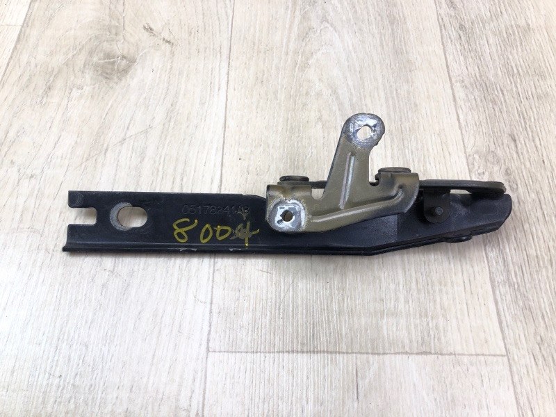 Петля капота левая JOURNEY 08-20 2012 2.4 ED3 Петля капота левая JOURNEY 08-20 2012 2.4 ED3