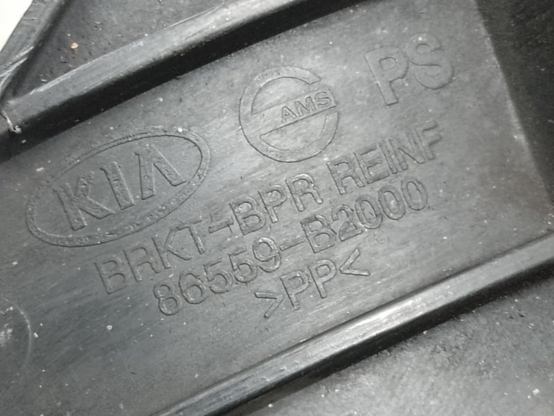 Кронштейн решетки радиатора KIA SOUL PS 13-19 2.0 G4NC Кронштейн решетки радиатора KIA SOUL PS 13-19 2.0 G4NC