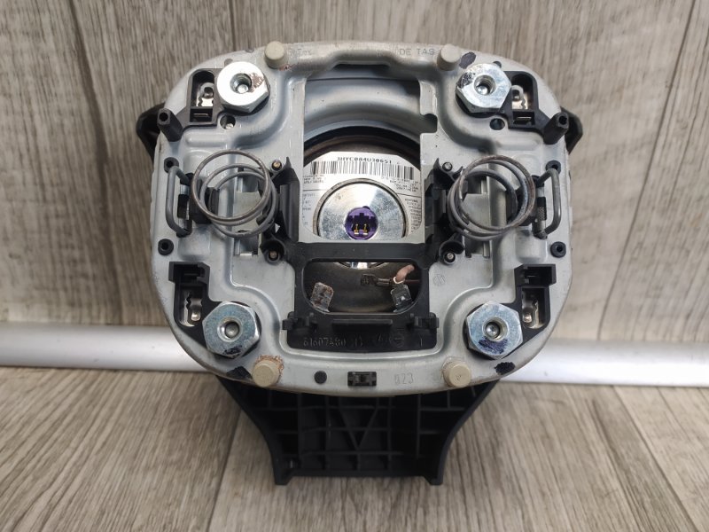 Подушка безопасности в руль JETTA 05-10 2007 Седан 2.5 Подушка безопасности в руль JETTA 05-10 2007 Седан 2.5