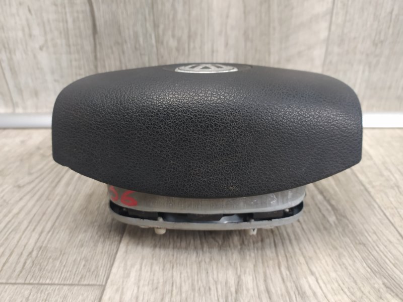 Подушка безопасности в руль VOLKSWAGEN JETTA 05-10 Седан 2.5 Подушка безопасности в руль VOLKSWAGEN JETTA 05-10 Седан 2.5