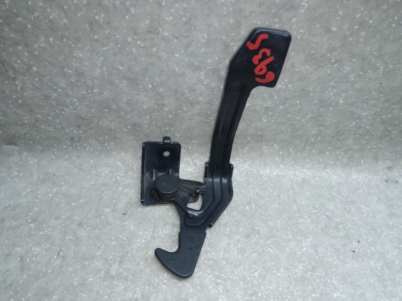 Запчасть крюк замка капота KIA SOUL PS 13-19 2014 2.0 G4NC 81140B2000 Б/У Крюк замка капота KIA SOUL PS 13-19 2014 2.0 G4NC 81140B2000 Б/У