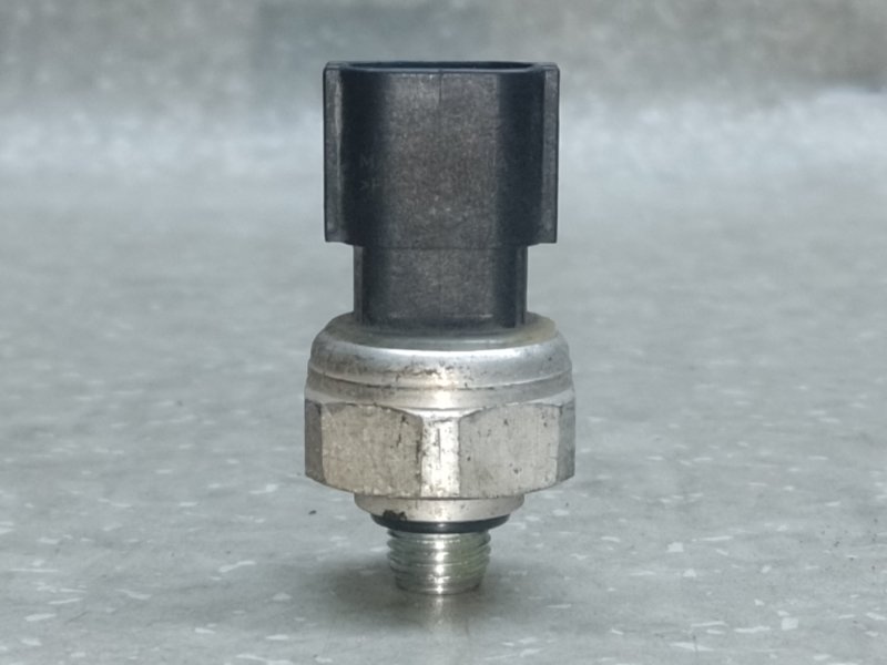 Запчасть датчик давления кондиционера KIA SOUL PS 13-19 2014 2.0 G4NC 977213K000 Б/У Датчик давления кондиционера KIA SOUL PS 13-19 2014 2.0 G4NC 977213K000 Б/У