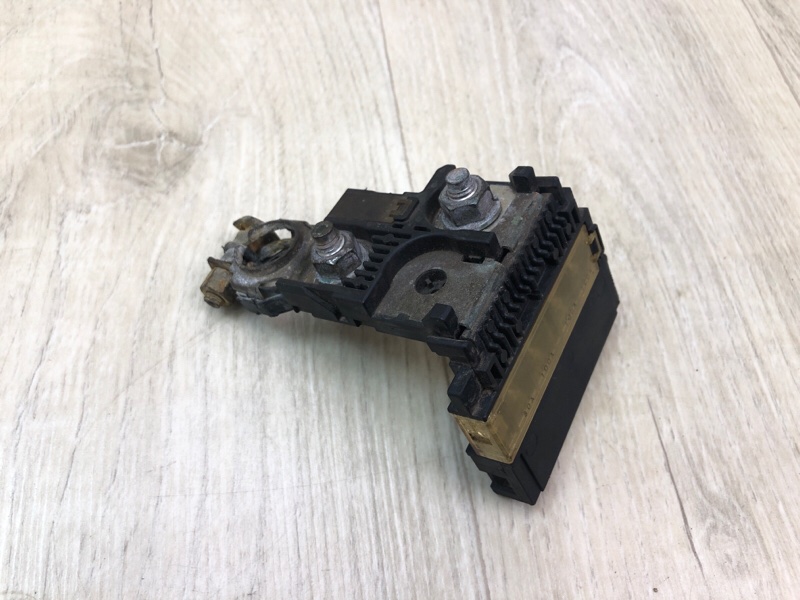 Запчасть клемма аккумулятора NISSAN ROGUE 08-15 2010 2.5 QR25DE 243807994A Б/У Клемма аккумулятора NISSAN ROGUE 08-15 2010 2.5 QR25DE 243807994A Б/У