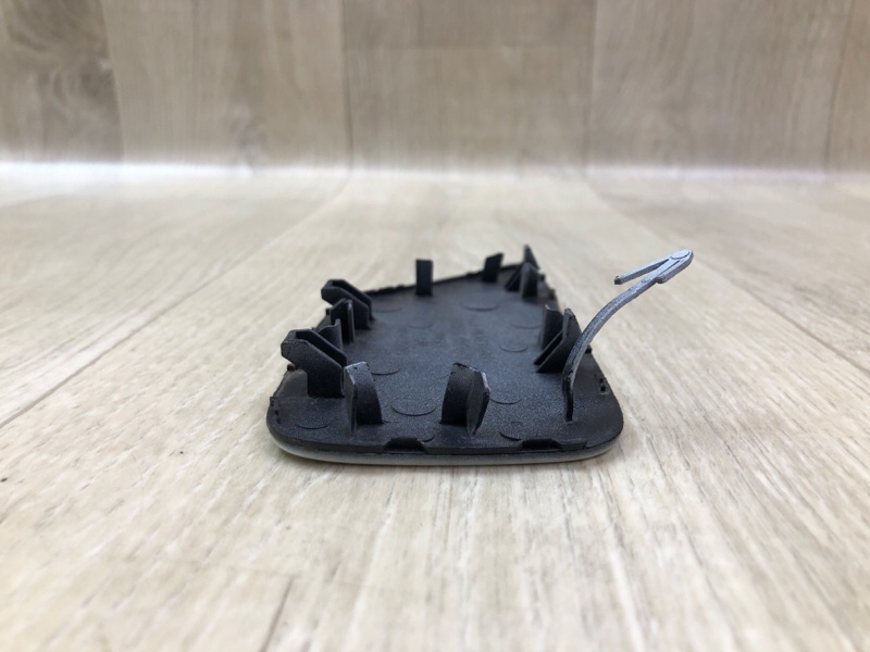 Заглушка буксировочного крюка NISSAN LEAF 18- Заглушка буксировочного крюка NISSAN LEAF 18-