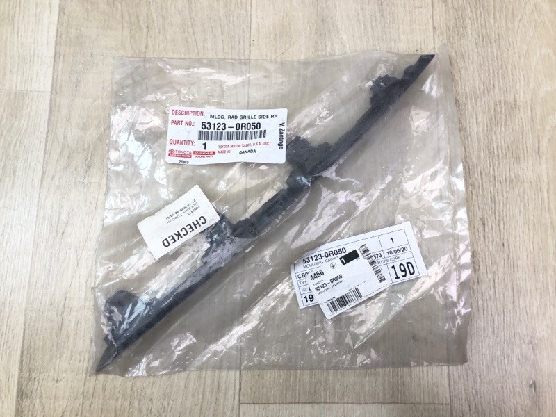 Запчасть молдинг бампера передний правый TOYOTA RAV4 18- 53123-0R050 новая Молдинг бампера передний правый TOYOTA RAV4 18- 53123-0R050 новая