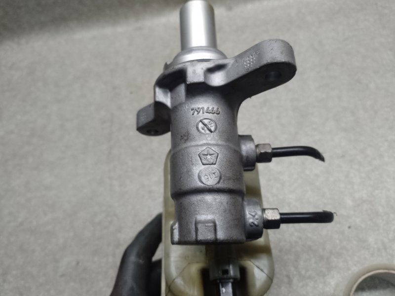 Главный тормозной цилиндр 200 14-16 2016 2.4 ED6 Главный тормозной цилиндр 200 14-16 2016 2.4 ED6