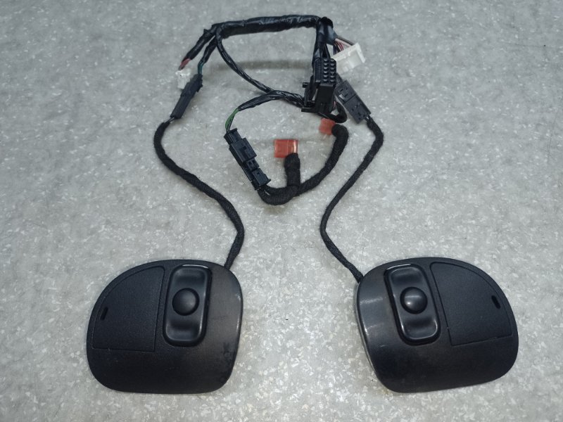 Запчасть кнопки на руль CHRYSLER 200 14-16 2016 2.4 ED6 5RQ11DX9AB Б/У Кнопки на руль CHRYSLER 200 14-16 2016 2.4 ED6 5RQ11DX9AB Б/У