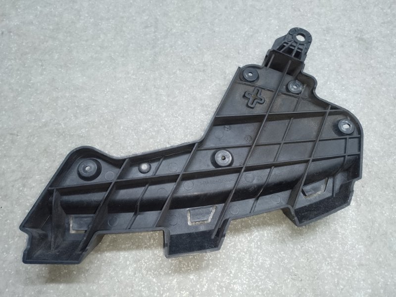 Кронштейн переднего бампера (под фарой) правый 200 14-16 2016 2.4 ED6 Кронштейн переднего бампера (под фарой) правый 200 14-16 2016 2.4 ED6