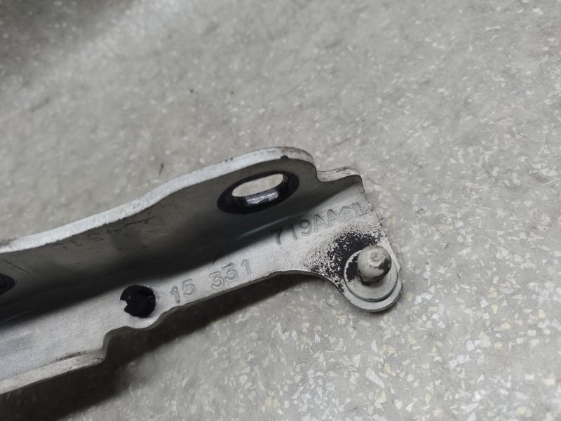 Петля капота левая CHRYSLER 200 14-16 2.4 ED6 Петля капота левая CHRYSLER 200 14-16 2.4 ED6