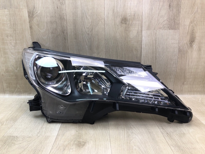 Запчасть фара правая TOYOTA RAV4 13-19 8114542570 Б/У Фара правая TOYOTA RAV4 13-19 8114542570 Б/У