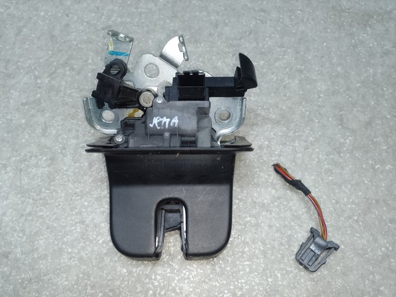 Запчасть замок крышки багажника VOLKSWAGEN JETTA USA 10-17 5C6827505C Б/У Замок крышки багажника VOLKSWAGEN JETTA USA 10-17 5C6827505C Б/У