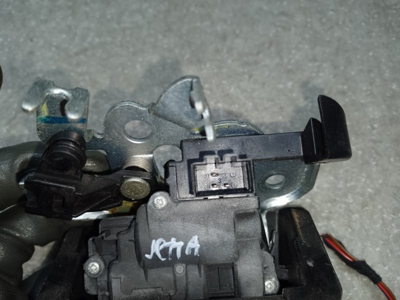 Замок крышки багажника JETTA USA 10-17 Замок крышки багажника JETTA USA 10-17