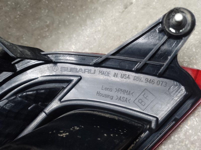 Фонарь внутренний правый SUBARU OUTBACK BS 14-21 2.5 FB25B Фонарь внутренний правый SUBARU OUTBACK BS 14-21 2.5 FB25B