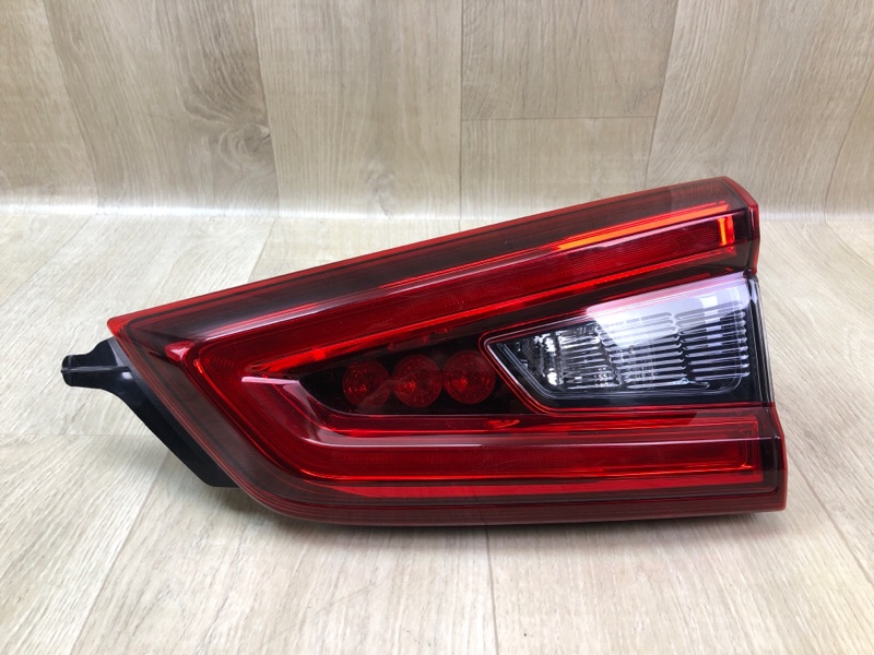 Запчасть фонарь внутренний правый NISSAN QASHQAI/ROGUE SPORT 14- 26550HV55A Б/У Фонарь внутренний правый NISSAN QASHQAI/ROGUE SPORT 14- 26550HV55A Б/У