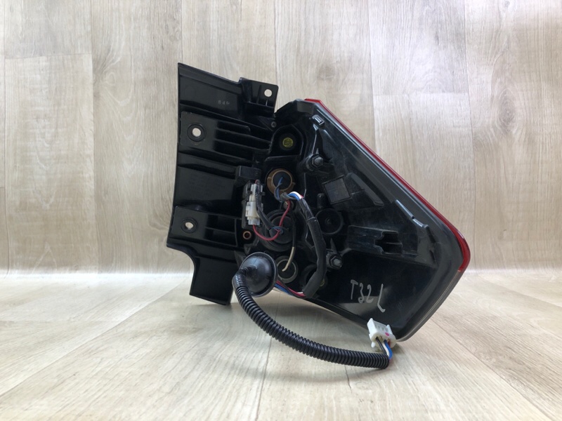 Фонарь наружный левый X-TRAIL/ROGUE T32 13-20 Фонарь наружный левый X-TRAIL/ROGUE T32 13-20