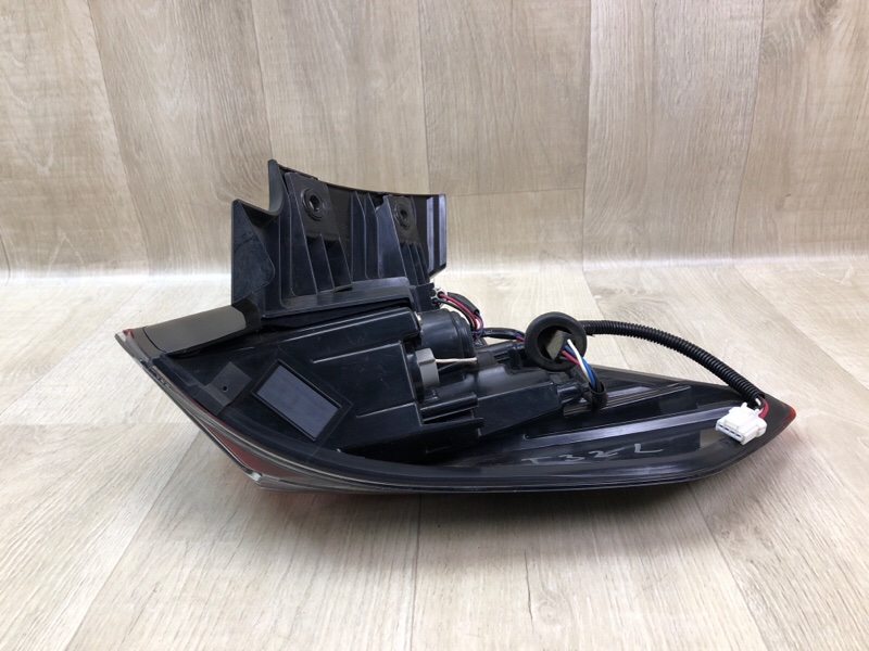 Фонарь наружный левый X-TRAIL/ROGUE T32 13-20 Фонарь наружный левый X-TRAIL/ROGUE T32 13-20