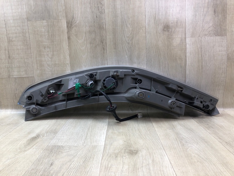 Фонарь наружный задний правый NISSAN LEAF 10-17 Фонарь наружный задний правый NISSAN LEAF 10-17