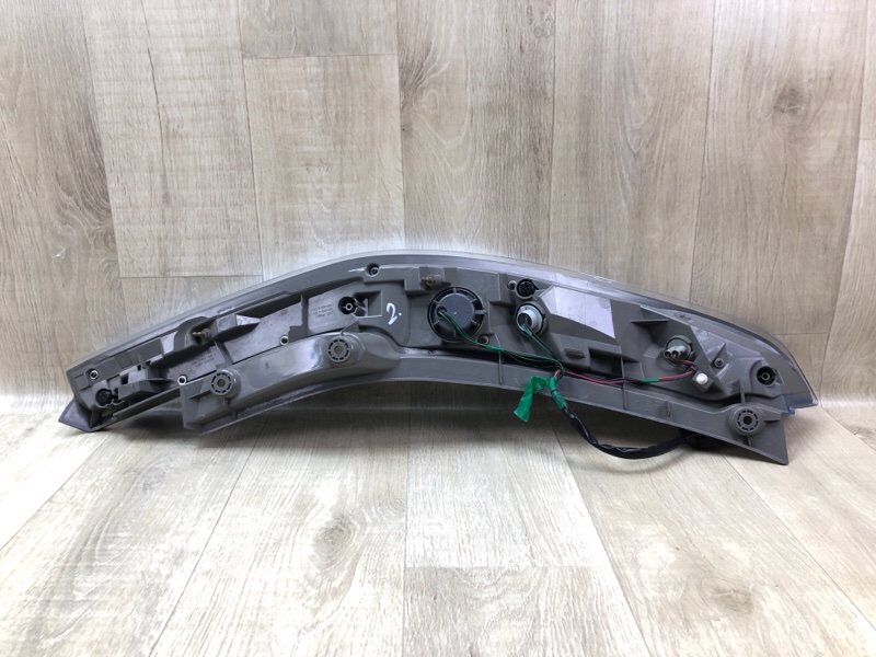 Фонарь наружный задний левый LEAF 10-17 Фонарь наружный задний левый LEAF 10-17