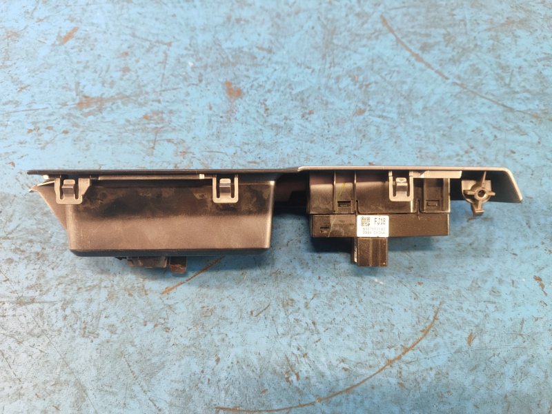 Кнопка стеклоподъемника задняя правая CROSSTREK 12-17 2014 FB20X e-Boxer