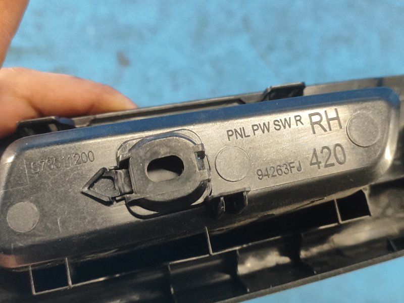 Кнопка стеклоподъемника задняя правая CROSSTREK 12-17 2014 FB20X e-Boxer