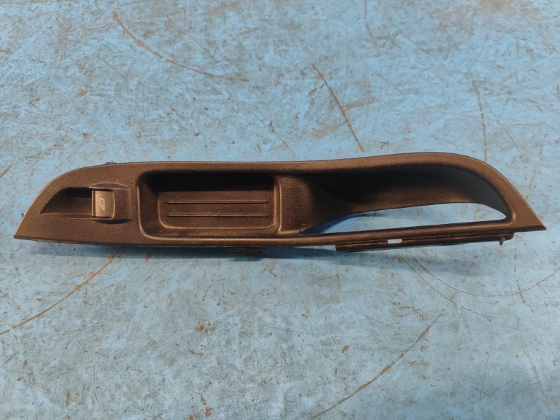 Запчасть кнопка стеклоподъемника передняя правая FORD FOCUS 10-18 BM5Z-14529-A Б/У Кнопка стеклоподъемника передняя правая FORD FOCUS 10-18 BM5Z-14529-A Б/У