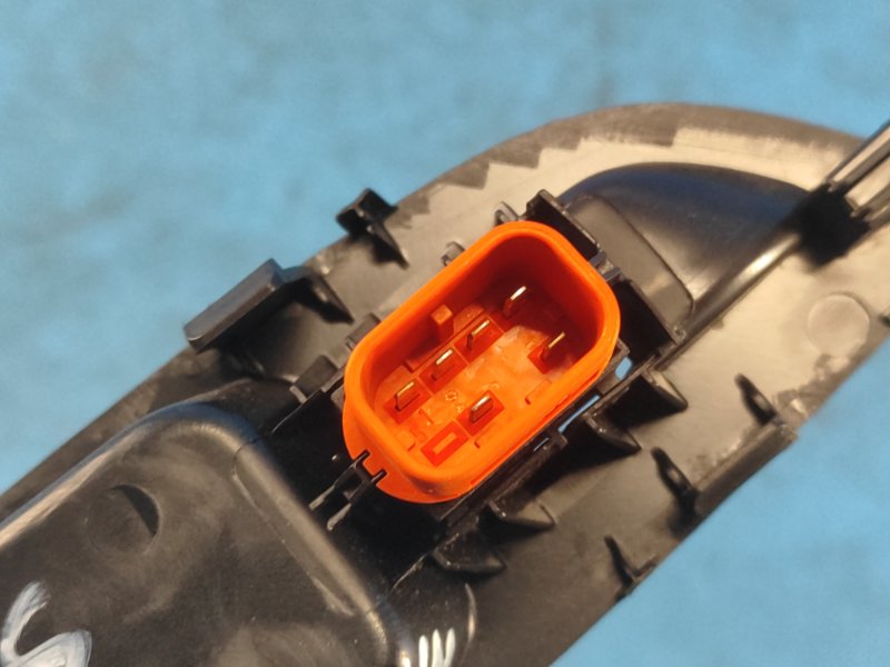 Кнопка стеклоподъемника передняя правая FOCUS 10-18 Кнопка стеклоподъемника передняя правая FOCUS 10-18