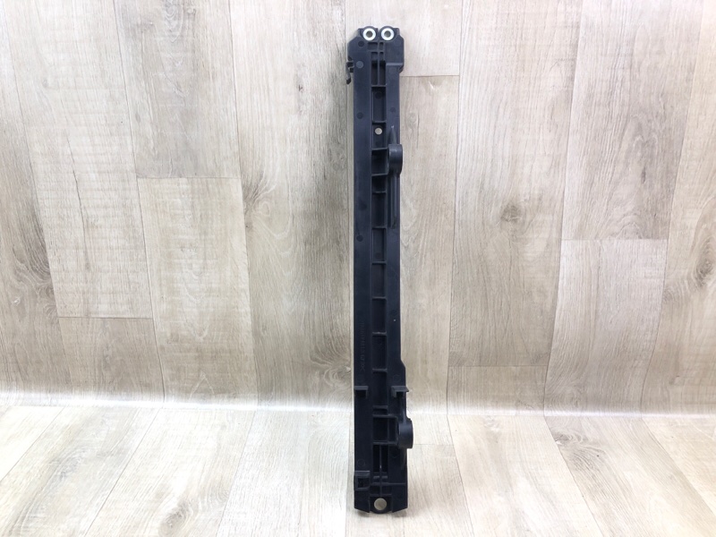 Запчасть крепление радиатора левое TOYOTA LAND CRUISER 200 08-21 16454-50370 новая Крепление радиатора левое TOYOTA LAND CRUISER 200 08-21 16454-50370 новая