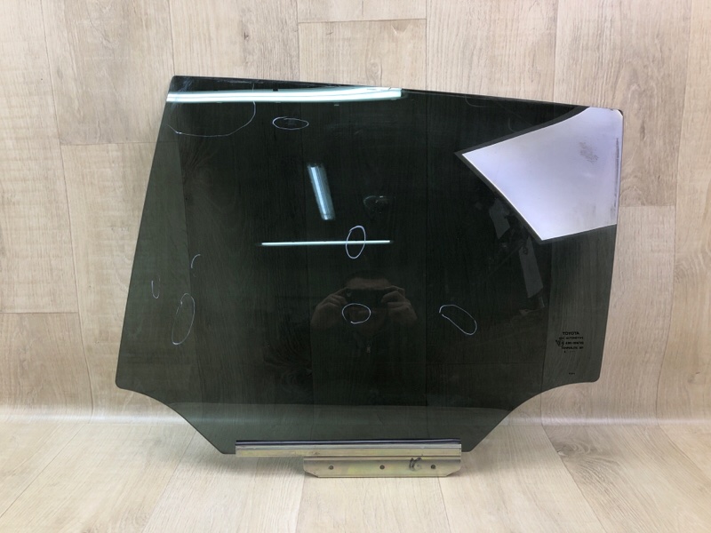 Запчасть стекло двери заднее левое TOYOTA AVENSIS 08-18 6810405180 Б/У Стекло двери заднее левое TOYOTA AVENSIS 08-18 6810405180 Б/У