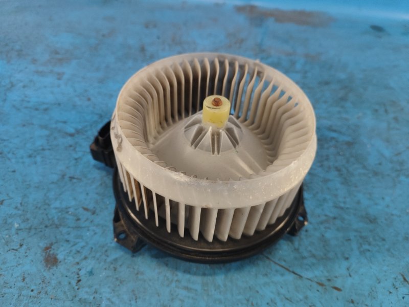 Запчасть моторчик печки HONDA CIVIC 4D 06-11 1J816-RCJ-003 Б/У Моторчик печки HONDA CIVIC 4D 06-11 1J816-RCJ-003 Б/У